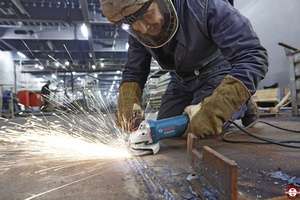 Eye Protection When Working With Angle Grinder
