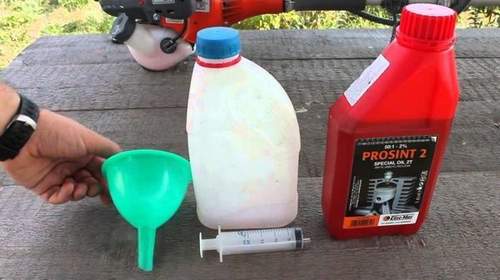 How to Dilute Oil With Gasoline For A Chainsaw