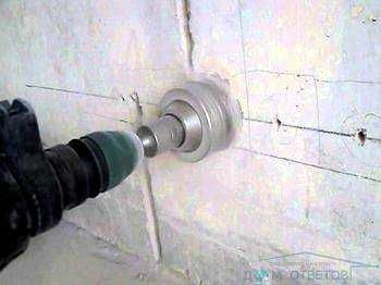 How to Make a Hole In Concrete Without a Puncher
