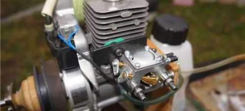 How to Put a Disc on a Husqvarna 128 Trimmer