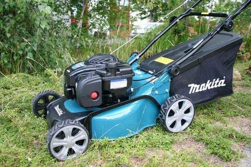 What Oil to Pour into a Makita Lawn Mower