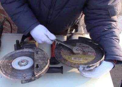 How To Put A Disc On A Lawn Mower