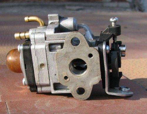 cleaning the carburetor trimmer