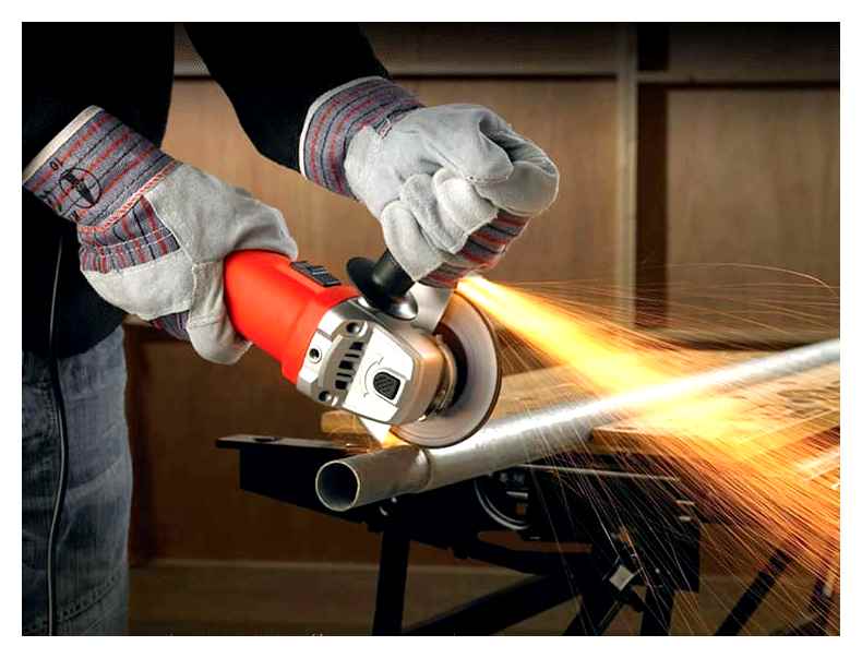 Cutting pipe with an angle grinder is not as easy as it may seem at first glance